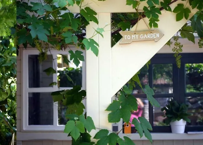 Cosy & Natural Cottage With Fireplace And Garden *